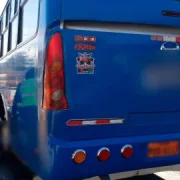 Una persona murió tras ser atropellada por un bus en la avenida Ajaví, sector Solanda, en el sur de Quito, este 6 de agosto
