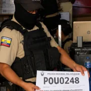 150 policías allanaron San Roque el 13 de agosto y hallaron pasaportes y placas bajo investigación.