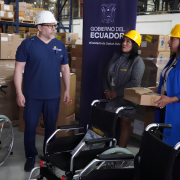 Entrega de insumos y equipos del Ministerio de Salud para personas con discapacidad en Quito.