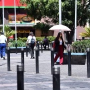 Se considera que existe una ola de calor cuando la temperatura máxima supera los 23 °C durante al menos dos días consecutivos.