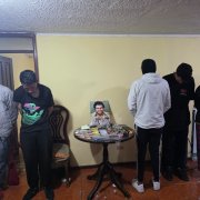 Ejército allana vivienda en Quito y encuentra drogas, armas e imágenes de Pablo Escobar