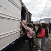 El pasado 5 de mayo, el paro de buses obligó a cientos de quiteños a utilizar camiones y otros medios alternativos.