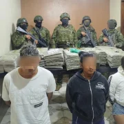Dos mujeres y un hombre fueron aprehendidos en el operativo en Alangasí, al oriente de Quito.