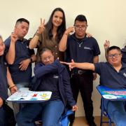 Sofía Arteta conoce a este grupo desde que eran bebés, ahora tienen entre 20 y 27 años. Son parte del Centro Terapéutico para chicos con síndrome de Down.