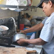 La rotura de una tubería matriz interrumpió el servicio de agua potable en calles de Cumbayá durante la mañana de este lunes.