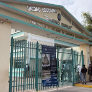 La Unidad Educativa Municipal Eugenio Espejo de Quito es la más numerosa. Acoge a 3.400 estudiantes.
