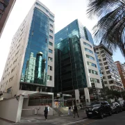 La av. República de El Salvador es una zona residencial, pero también concentra una gran cantidad de negocios.