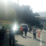 Un siniestro de tránsito involucró a tres vehículos en la autopista General Rumiñahui, sector Monjas. La circulación permanece habilitada tras el choque.
