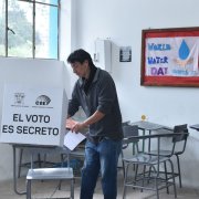 El 60% de votantes en Ecuador aún no decide por quién votar.