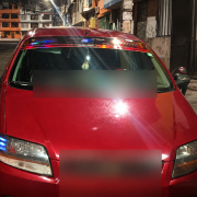 Un vehículo fue retenido tras la intervención policial en un local comercial de Solanda.