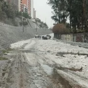 En la av. Mariscal Sucre y Mañosca hay un cierre total por la presencia de granizo.