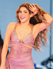 Shakira hizo un recorrido por los temas que la catapultaron a la fama mundial.