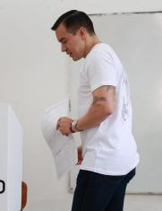 Daniel Noboa debe superar la negación, tras la derrota en la consulta popular.