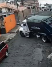 accidente del camion de basura en quito