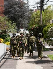 La González Suárez se militariza