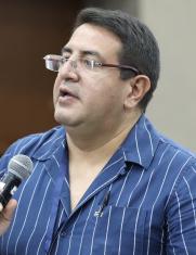 El exasambleísta del correísmo, Santiago Díaz, fue llevado a la Fiscalía, dos días después de los allanamientos por el caso Caja Chica.