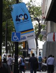 carteles en bulevar 9 de Octubre