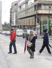 La avenida 10 de Agosto es uno de los puntos de Quito que evidencia huellas de abandono, edificios públicos y privados abandonados