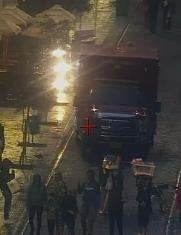 La unidad del Cuerpo de Bomberos Quito llegó al Centro Histórico para tender la emergencia.