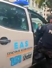 policía en camioneta de Segura EP