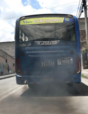 En la Necochea, como en otras zonas de Quito, ciudadanos conviven con el hollín peligroso para la salud, sin atención de autoridades.
