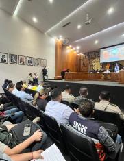 Autoridades del COE Provincial de Guayas evaluando medidas preventivas frente al aumento de caudales.