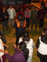 Los dirigentes barriales cuestionan el trabajo del Municipio de Quito en seguridad. Un representante dice que solo ha recibido un chaleco y que por autogestión buscan capacitación de la policía.