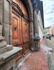 Grafitis marcha Quito