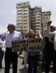 Incendio en el edificio Multicomercio dejó graves daños en el centro de Guayaquil.