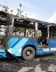 daños en bus de Metrovía por incendio