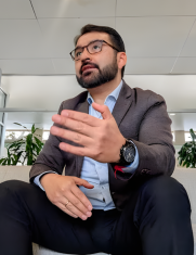 Santiago Cahuasquí, sociólogo político, analista y académico especializado en estudios de democracia.