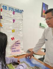 médico José Giler en el Cetad