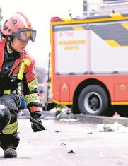 Siniestro. La Policía y el Municipio investigan el accidente de un bus que dejó dos fallecidos en Quito.