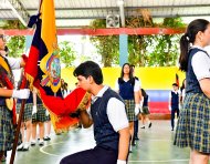Juramento de la Bandera por parte de los estudiantes de tercero bachillerato.
