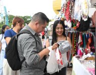 Emprendedores exhibieron sus productos durante la feria Emprende y Vende, en el parque Forestal de Guayaquil.