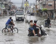 La movilidad en Milagro se volvió más complicada aún con las calles inundadas.