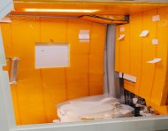 Captura de vídeo cedido por la NASA que muestra el retrete a bordo de la cápsula Orión de la misión lunar Artemis II.