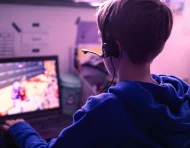 La plataforma adapta contenido y funciones según la edad de cada usuario.