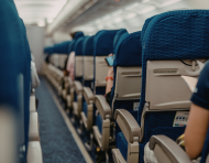 Los bancos de energía deberán transportarse exclusivamente en el equipaje de mano.