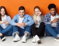 TikTok, Instagram y Snapchat dominan el tiempo digital de los adolescentes, según Pew Research Center.