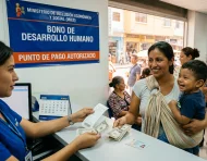Entrega del Bono de Desarrollo Humano en un punto autorizado del MIES, junio de 2026.