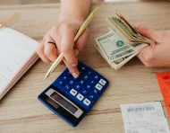 El préstamo quirografario del Biess ofrece tasas desde 6,5 % anual y un proceso digital que permite obtener el dinero en un plazo de hasta 72 hora