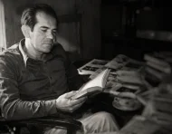 Mucho antes de Google y la inteligencia artificial, el conocimiento se construía a punta de libros, periódicos y preguntas.