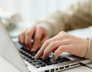 La duración de las pasantías será de tres meses y cada joven recibirá un pago mensual de 400 dólares.