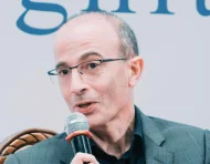 Yuval Noah Harari en una conferencia