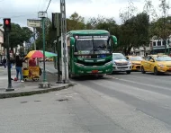 Foto referencial de tránsito en Loja.