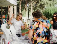 Mujeres con emprendimientos, actividades agrícolas o iniciativas productivas pueden solicitar créditos en BanEcuador para cubrir necesidades de inversión y crecimiento.