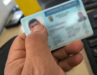Decenas de ciudadanos pasan la noche en la ANT de Quito para renovar su licencia, mientras la entidad recomienda acudir a la agencia Occidental.