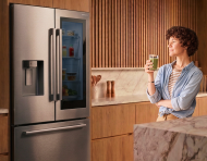La Samsung Bespoke AI RF80H aprende los patrones de uso del hogar para mantener estable la temperatura y optimizar el consumo de energía.