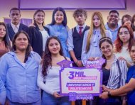Ministra de Educación, Gilda Alcívar, durante la presentación del programa de becas Talento Joven, en Guayaquil.